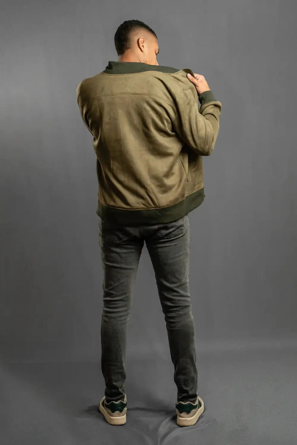 Chaqueta bomber verde oliva Luck & Load para hombre — vista posterior completa, cintura acanalada, corte slim
