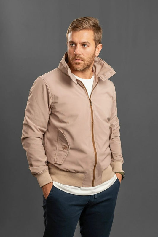 Chaqueta Harrington para hombre en beige, vista de frente con cuello arriba, Luck & Load