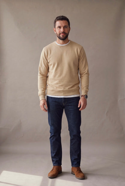 Buzo cuello redondo hombre beige, vista frontal | algodón peruano | Luck & Load Colombia