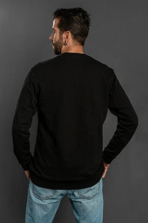 Vista posterior buzo negro hombre Luck & Load — corte clásico, rib cintura y puños, tejido grueso