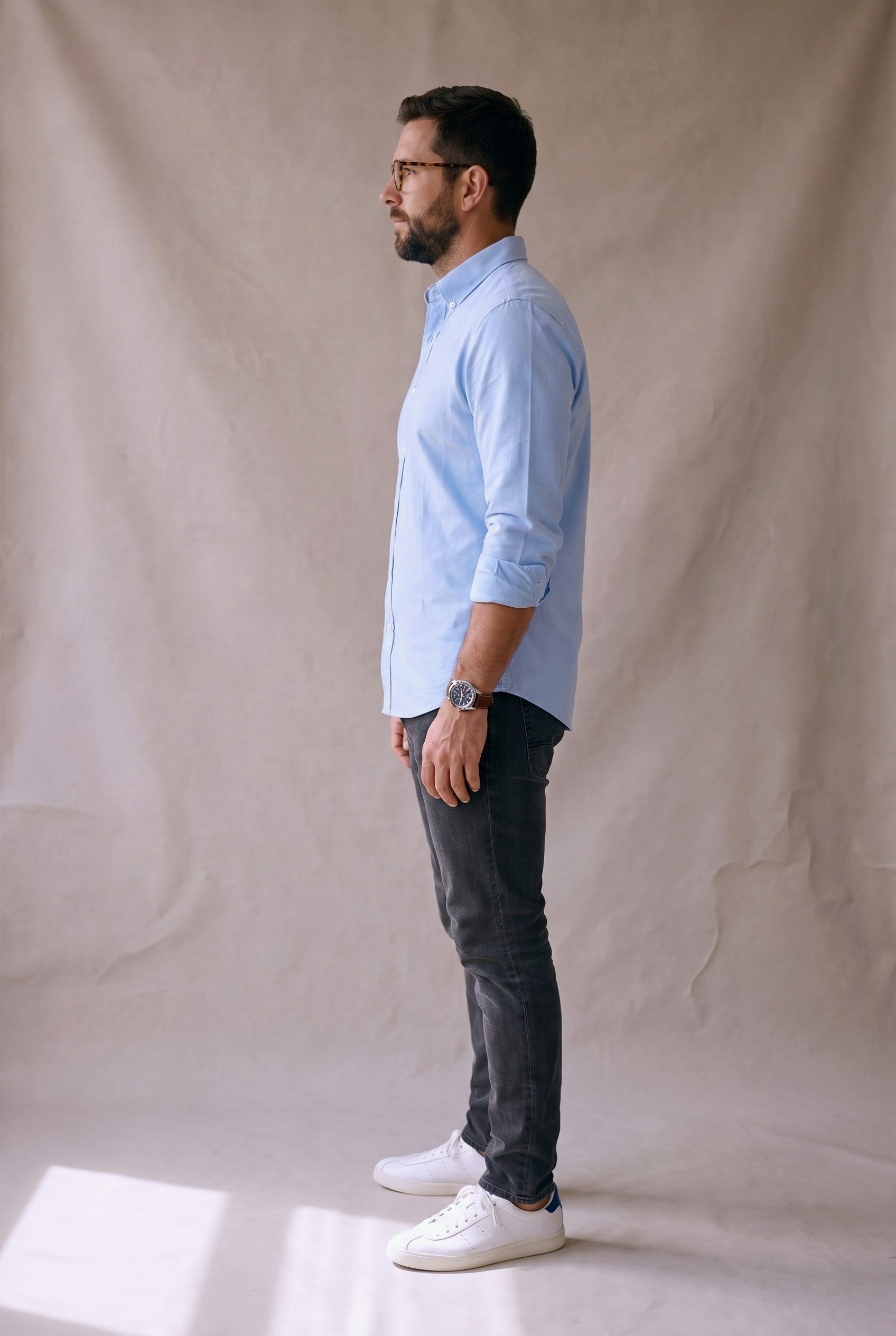 Vista lateral de la camisa oxford celeste para hombre, Luck and Load