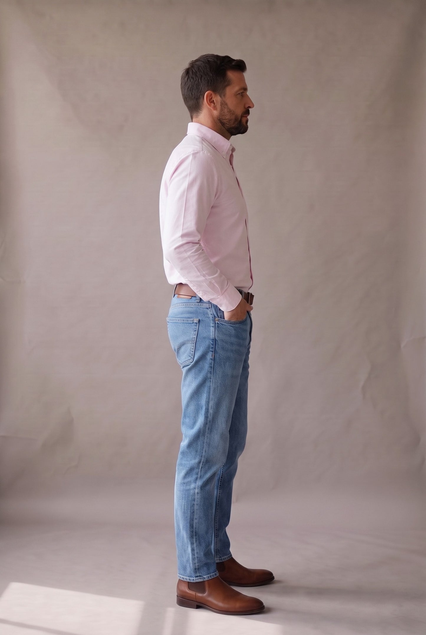 Vista lateral de la camisa oxford palo de rosa para hombre, Luck and Load