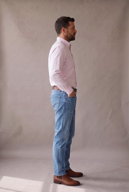 Vista lateral de la camisa oxford palo de rosa para hombre, Luck and Load