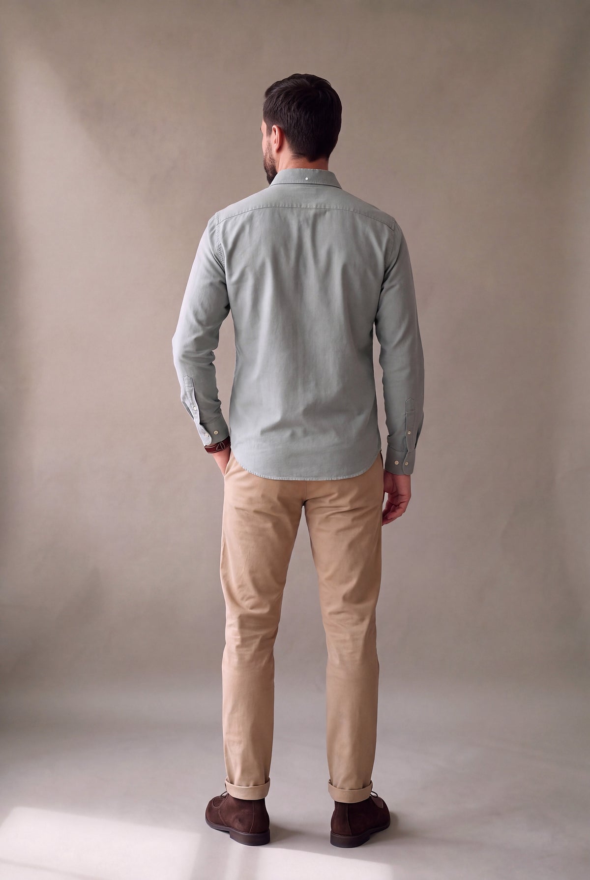 Vista de espalda de la camisa oxford verde para hombre, Luck and Load