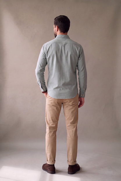 Vista de espalda de la camisa oxford verde para hombre, Luck and Load