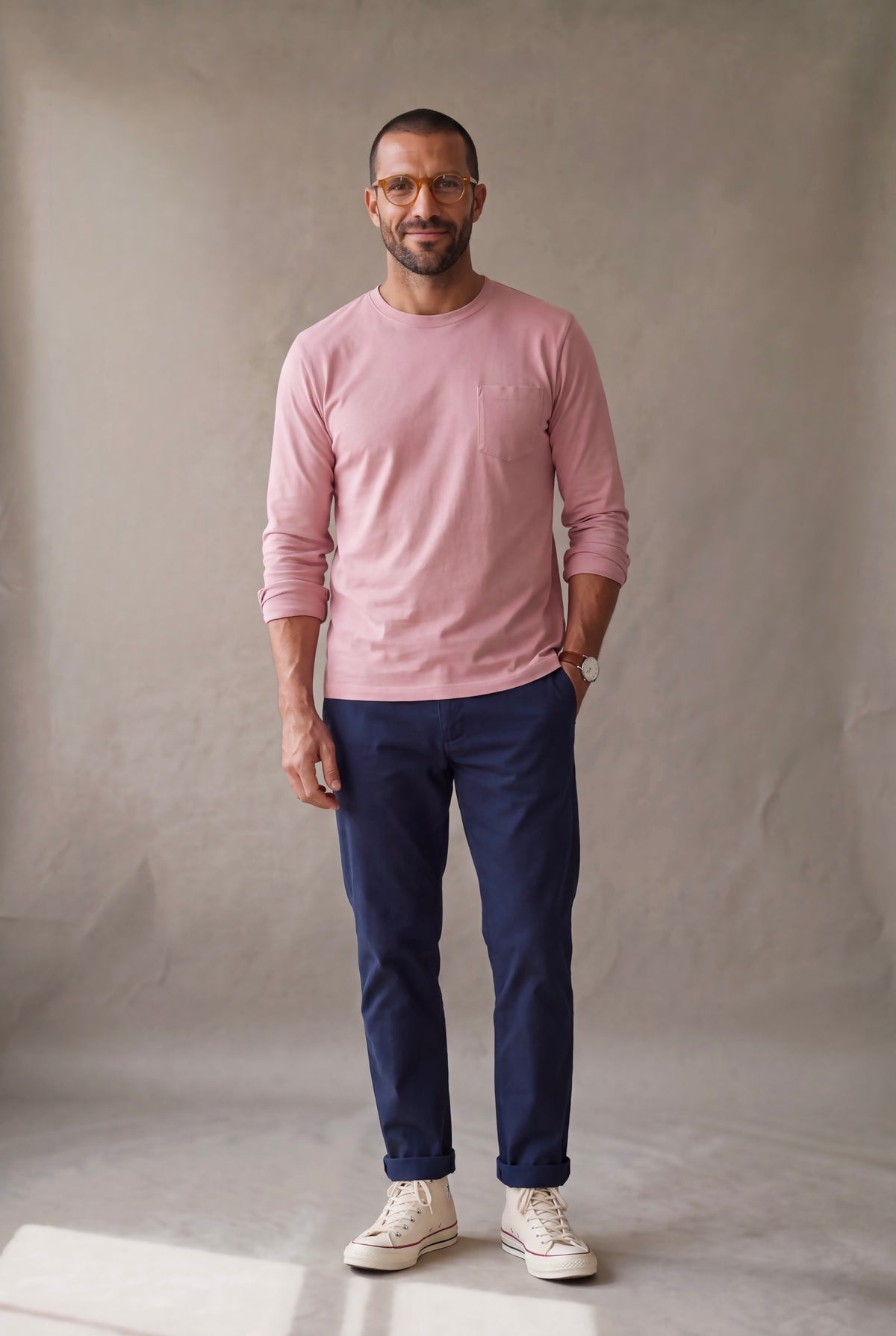 Hombre de frente con camiseta de manga larga cuello redondo Rosado con bolsillo; catalogo Luck and Load