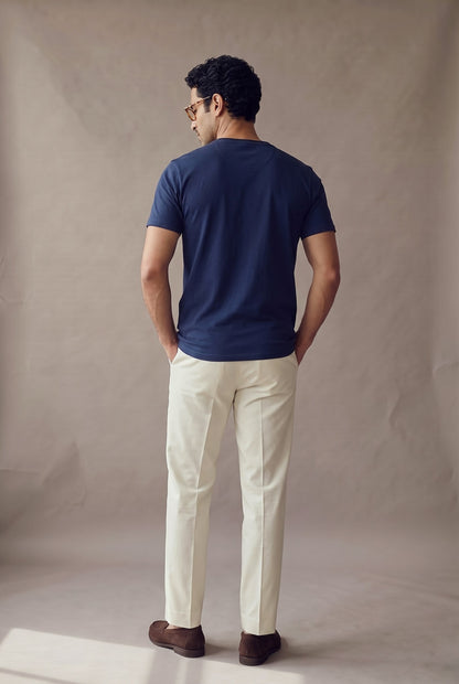 Camiseta manga corta con botones azul marino para hombre, espalda en un panel limpio sin costura central ni logo