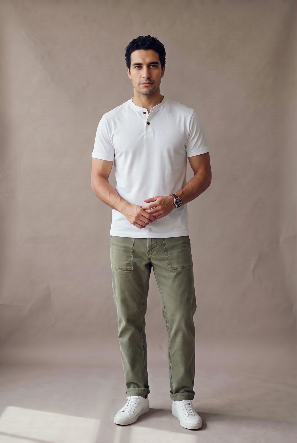 Camiseta manga corta con botones blanca para hombre Luck & Load, vista de frente en algodón peruano