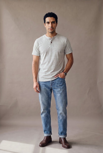 Camiseta manga corta con botones gris jaspe para hombre Luck & Load, vista de frente en algodón peruano