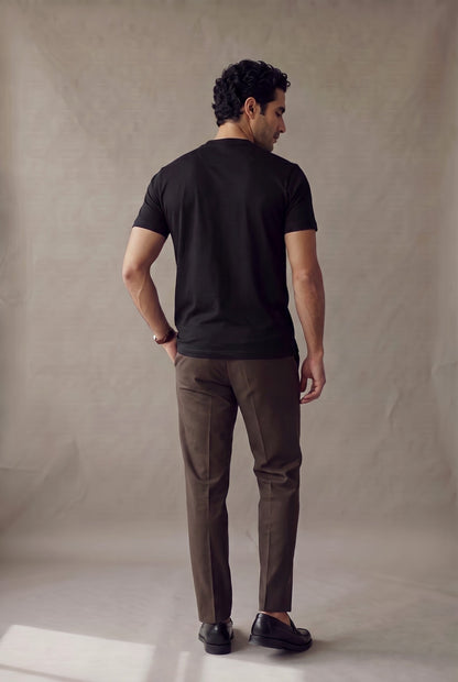 Camiseta manga corta con botones negra para hombre, espalda en un panel limpio sin costura central ni logo