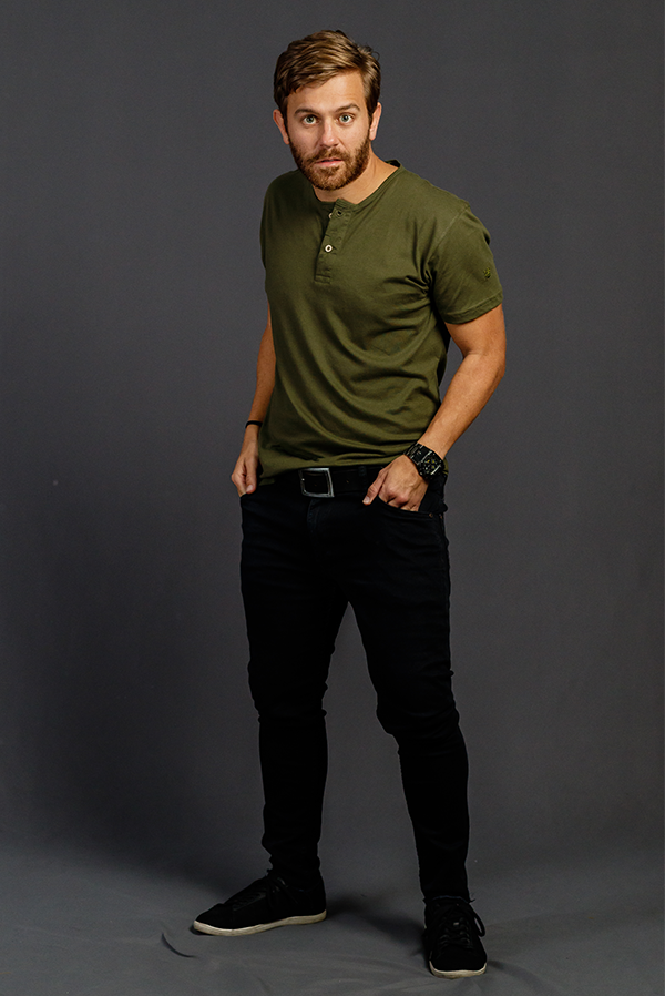 Camiseta henley verde militar hombre Luck & Load algodón peruano, cuello con botones	