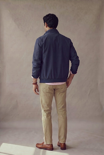 Chaqueta Harrington azul marino para hombre en vista de espalda, de Luck & Load.