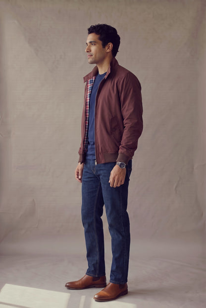 Chaqueta Harrington vinotinto para hombre en vista lateral, de Luck & Load.