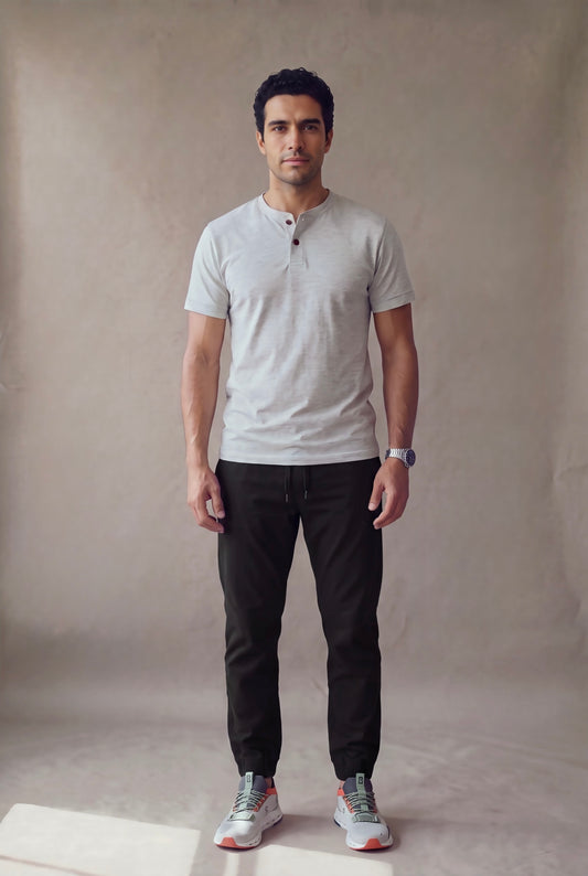 Jogger beige para hombre de Luck and Load, vista de frente, en drill de algodón