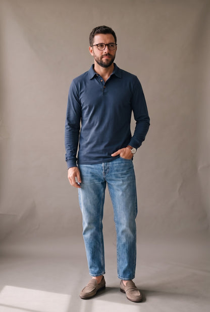 Polo de manga larga para hombre color azul marino, marca Luck & Load, vista frontal de cuerpo completo.