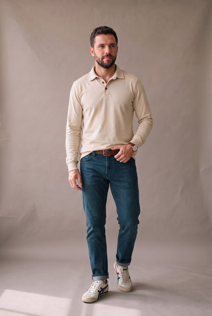 Polo de manga larga para hombre color beige, marca Luck & Load, vista frontal de cuerpo completo.