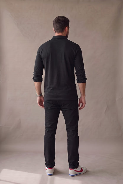 Polo de manga larga para hombre color negro, marca Luck & Load, vista de espalda.