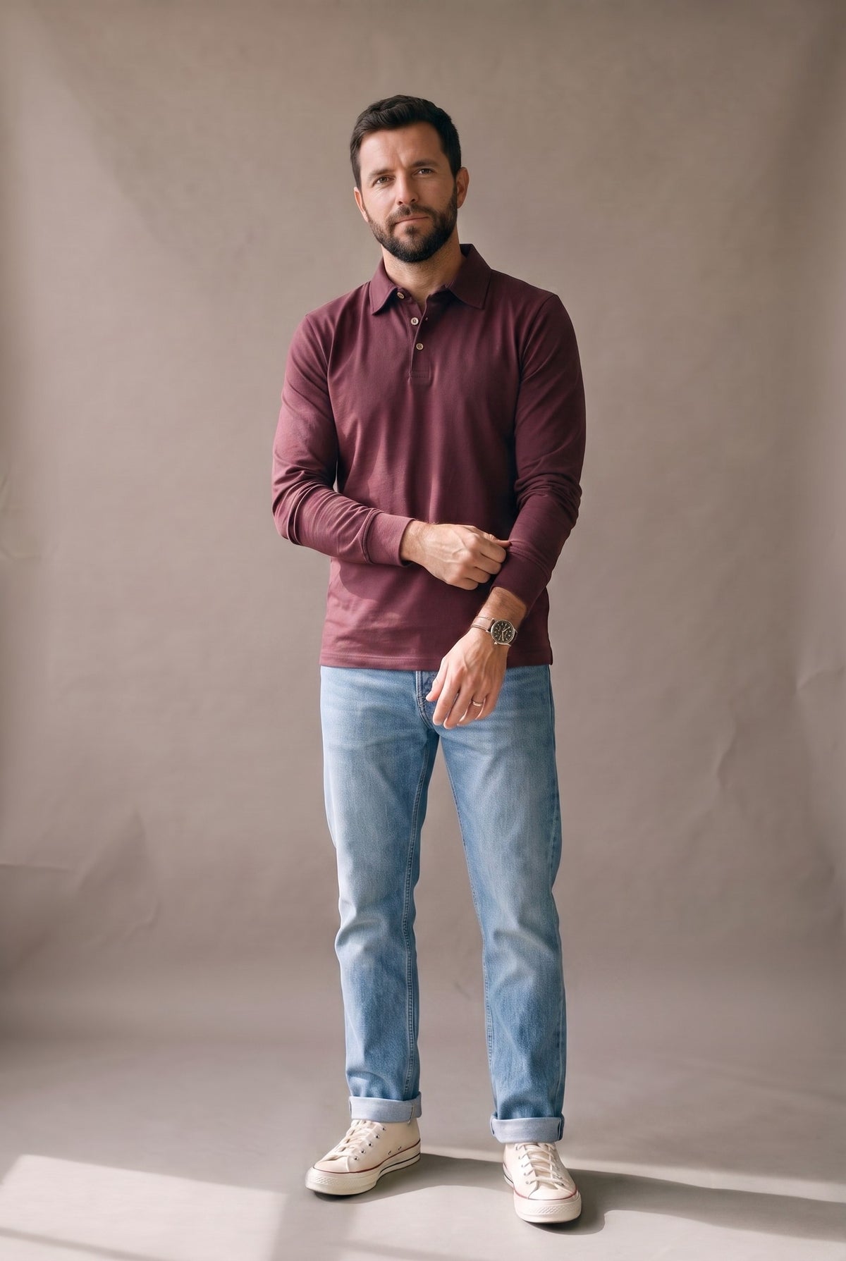 Polo de manga larga para hombre color vinotinto, marca Luck & Load, vista frontal de cuerpo completo.